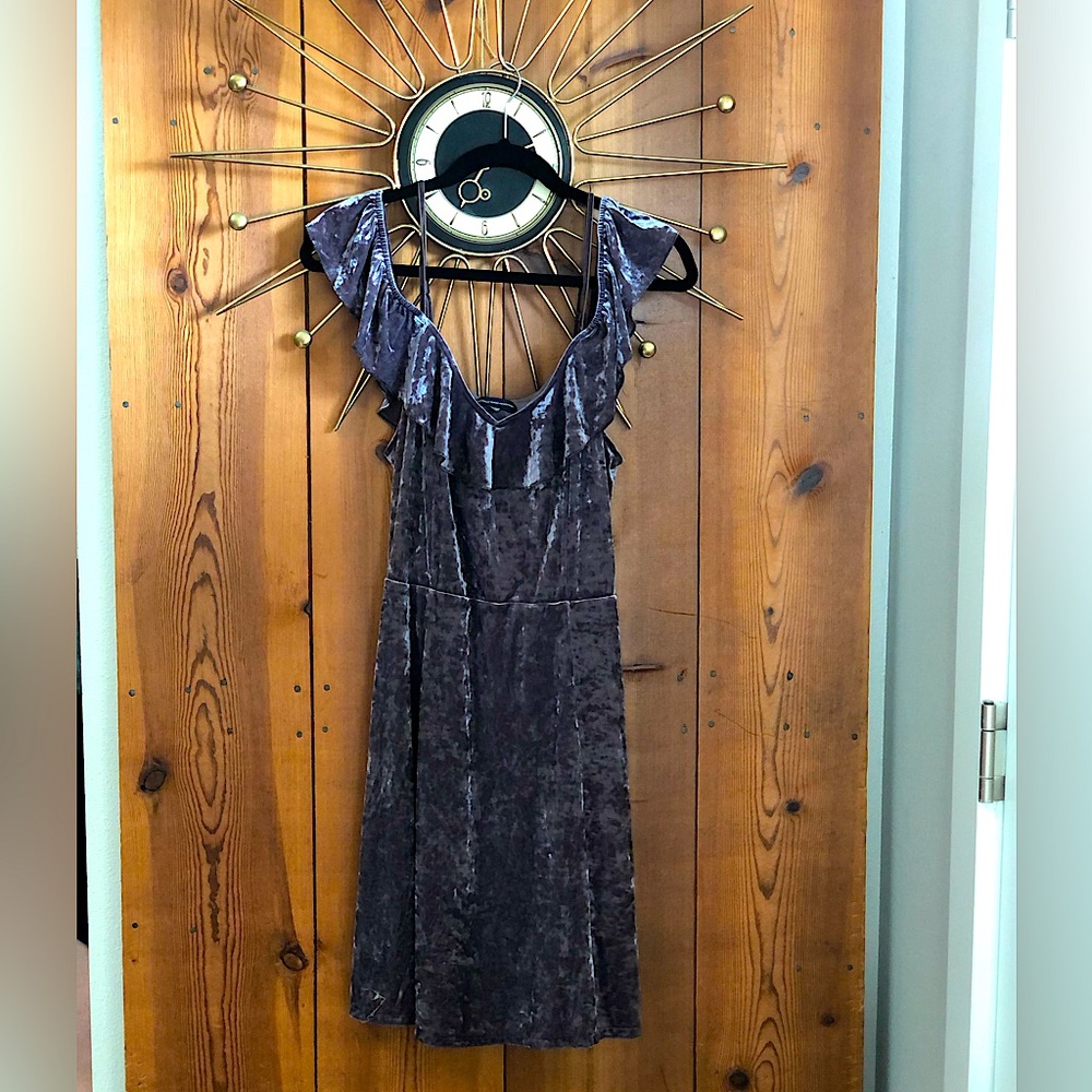 AE velvet dress 🩶